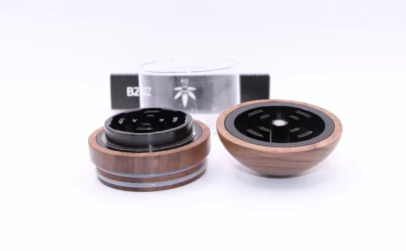 bzz 3 chamber herb grinder review photos 6 merry jade 1